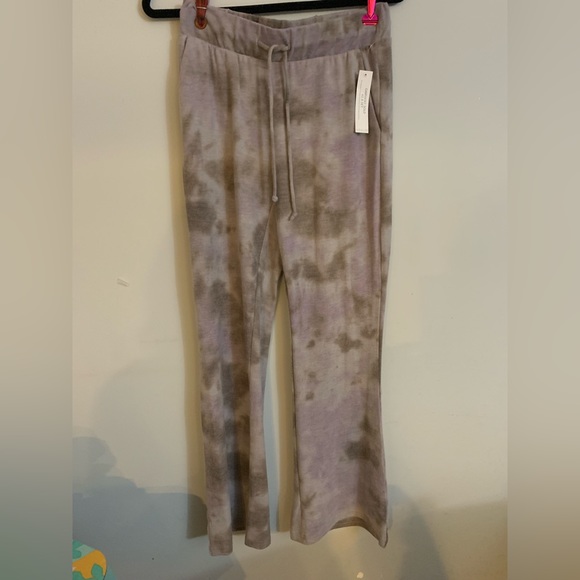 Cold-shoulder pant set pant styling complete the look of casual chic NWT - Picture 11 of 12